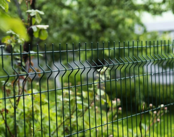 metal-mesh-garden-fence